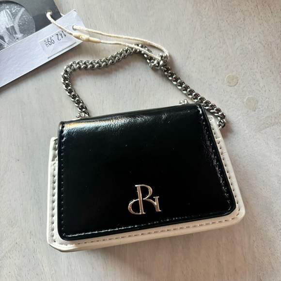 NWT Dierneas Black & Whiter Vegan Leather Micro Bag w/Long Shoulder Chain - Picture 5 of 7